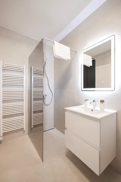 Apartments Mila - Apolon Deluxe room with bathroom and balcony