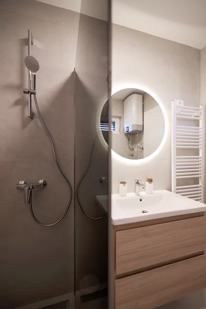 Apartments Mila - Atena Deluxe room with bathroom