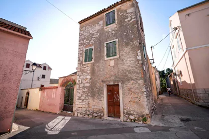 Old building "Na vr' sela" — Sveti Filip i Jakov